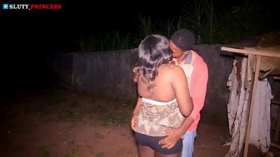 Ulična romansa i vrući seks s bucmastom djevojkom iz kluba